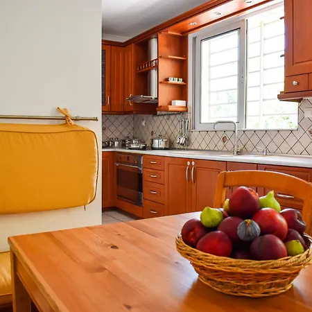 Vila Marousi Escape - 5 Mins Walking Away From Train - Metro
