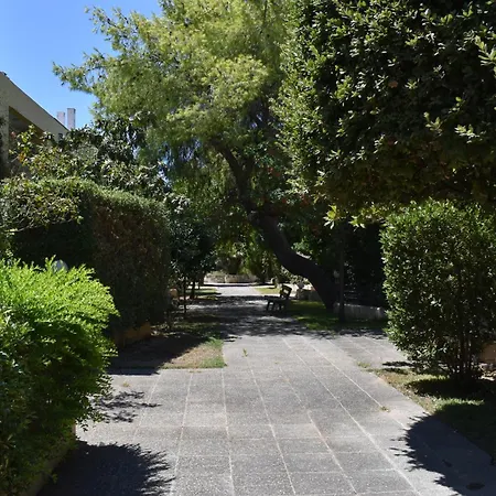 Marousi Escape - 5 Mins Walking Away From Train - Metro Vila *