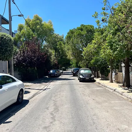 Marousi Escape - 5 Mins Walking Away From Train - Metro Vila *