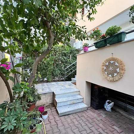 Vila Marousi Escape - 5 Mins Walking Away From Train - Metro