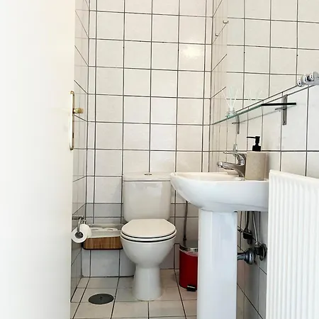 Vila Marousi Escape - 5 Mins Walking Away From Train - Metro *