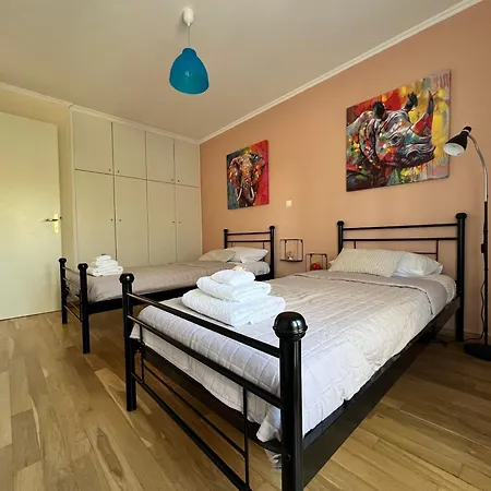 Marousi Escape - 5 Mins Walking Away From Train - Metro Vila *
